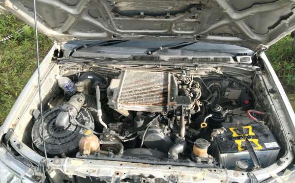 TOYOTA HILUX 2.5 E 4X4 DC