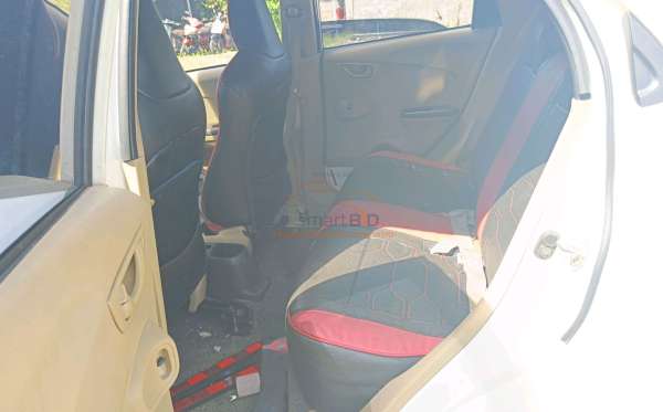 HONDA  BRIO  DD2 1.3 E