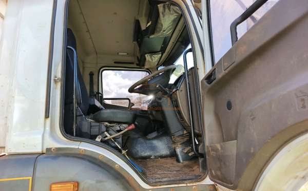 MERCEDES BENZ AXOR 2528 CH (6X4)