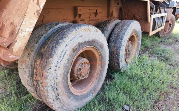 MERCEDES BENZ AXOR 2528 CH (6X4)