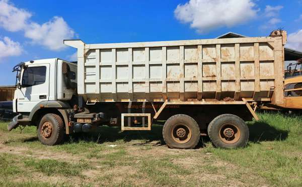 MERCEDES BENZ AXOR 2528 CH (6X4)