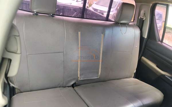 TOYOTA HILUX 2.4G DC 4X4