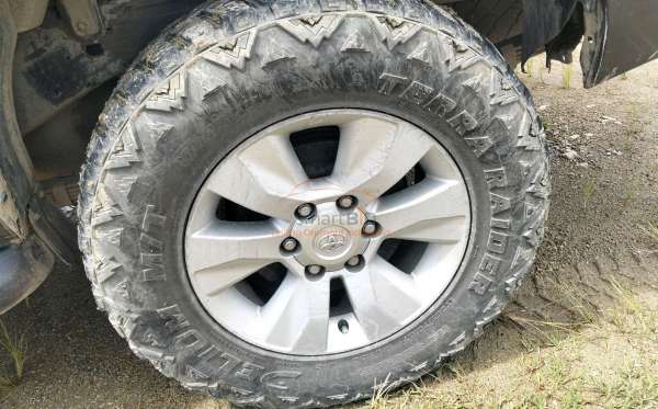 TOYOTA HILUX 2.4G DC 4X4