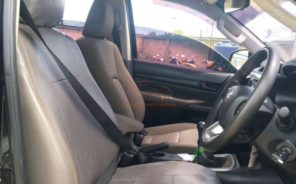 TOYOTA HILUX 2.4G DC 4X4