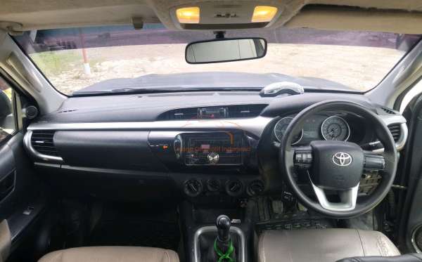 TOYOTA HILUX 2.4G DC 4X4