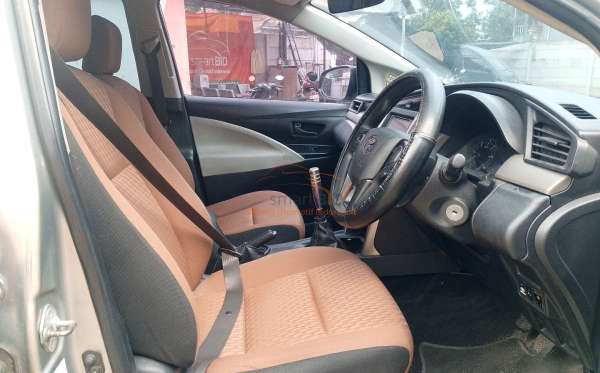 TOYOTA INNOVA