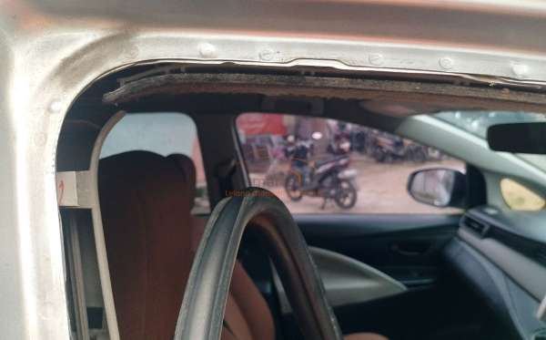 TOYOTA INNOVA