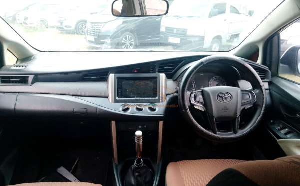 TOYOTA INNOVA