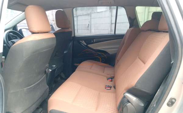 TOYOTA INNOVA