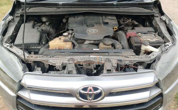 TOYOTA INNOVA