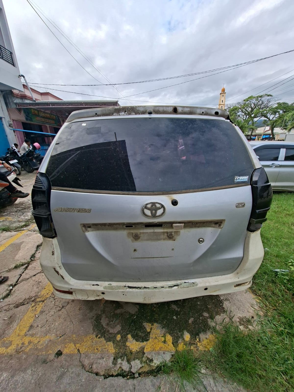 DAIHATSU  XENIA  R