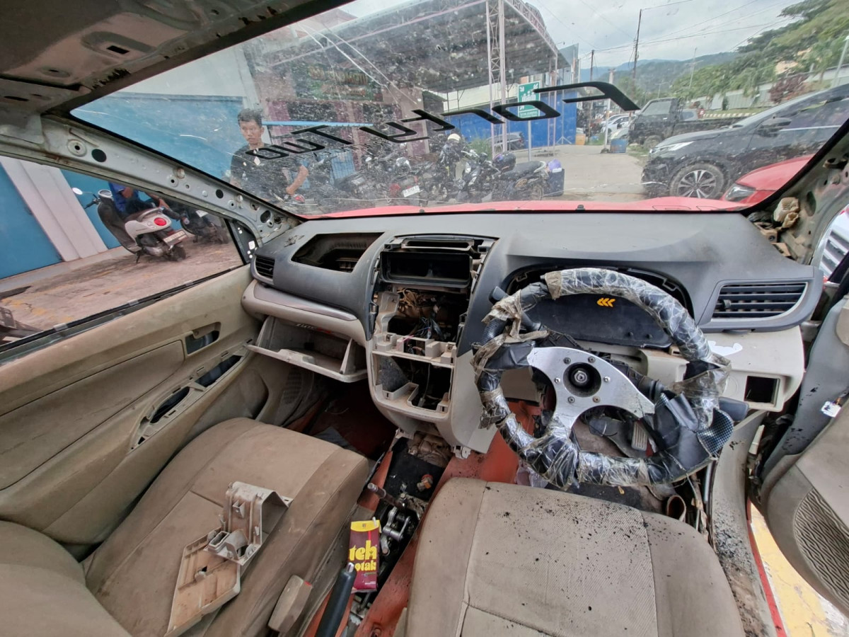 DAIHATSU  XENIA  R