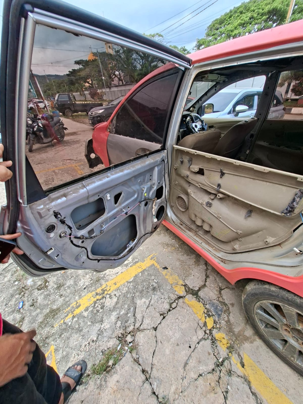 DAIHATSU  XENIA  R