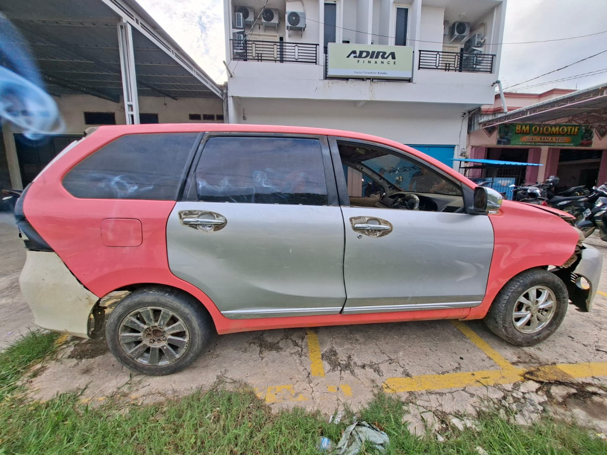DAIHATSU  XENIA  R