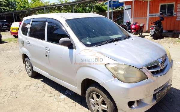 DAIHATSU XENIA