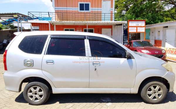 DAIHATSU XENIA
