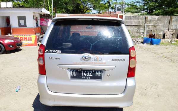 DAIHATSU XENIA