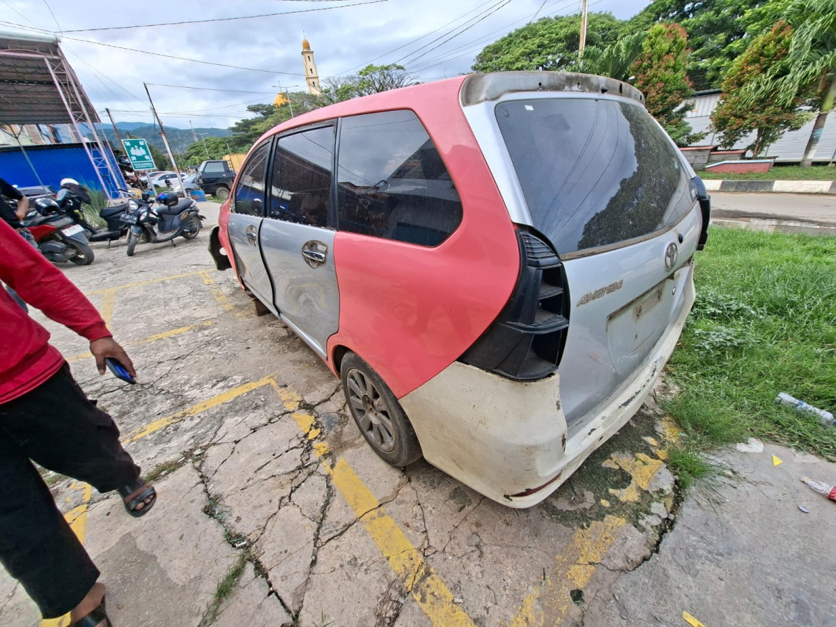 DAIHATSU  XENIA  R