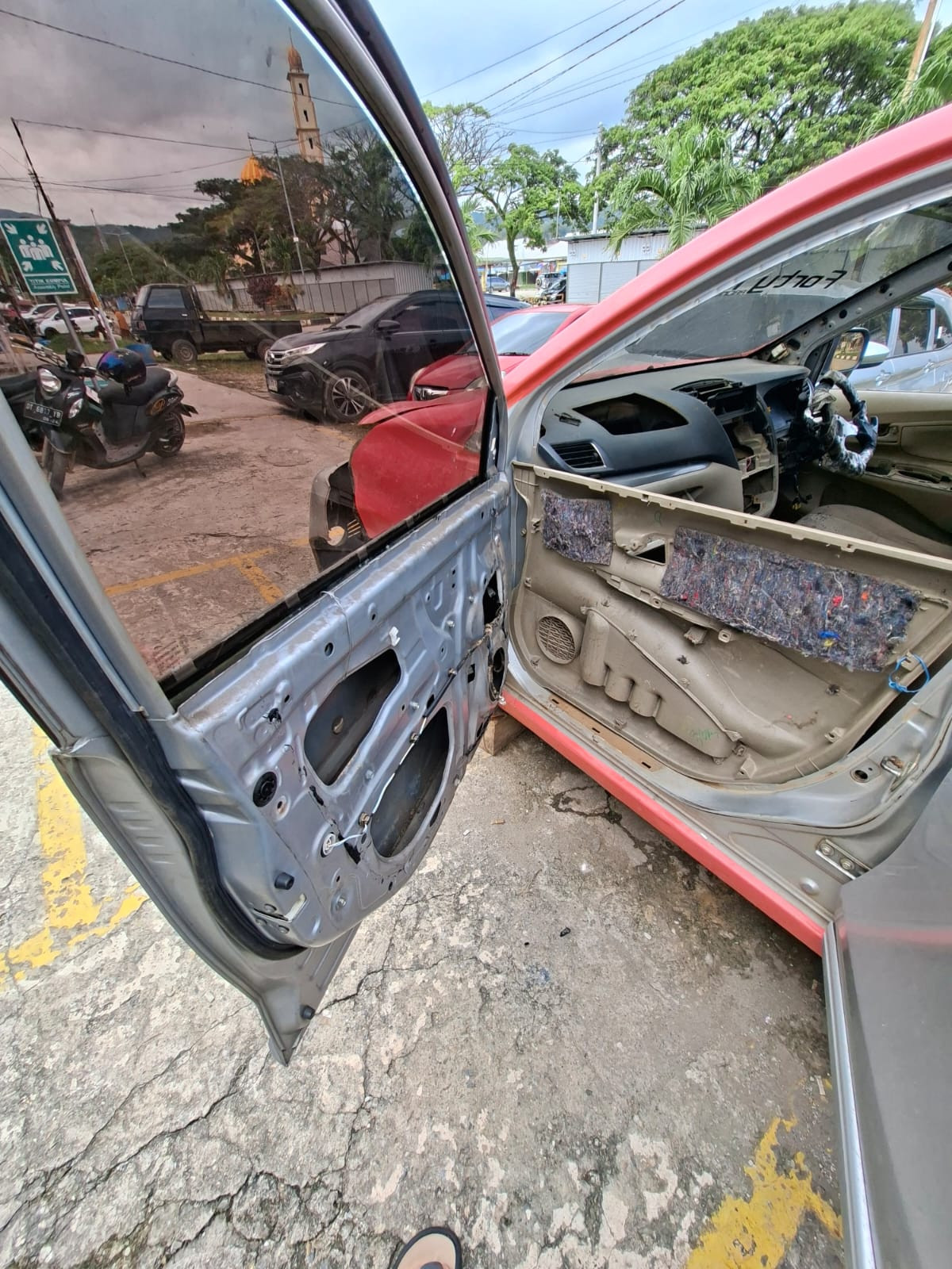 DAIHATSU  XENIA  R