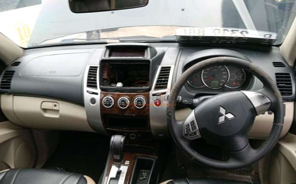 MITSUBISHI PAJERO SPORT 2.5 E EXCEED 4X2