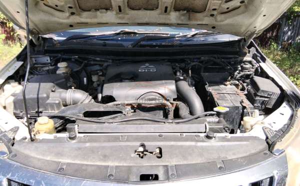 MITSUBISHI TRITON