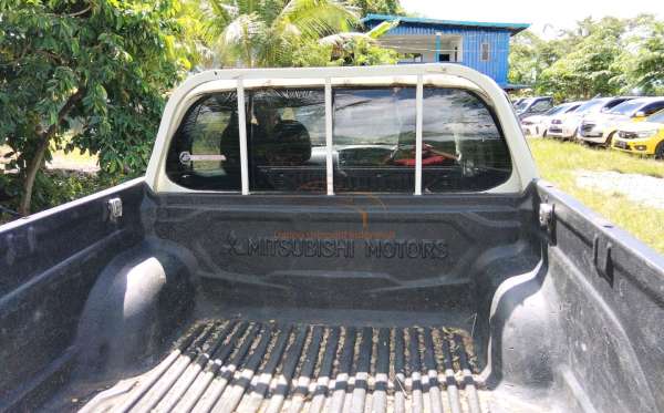 MITSUBISHI TRITON