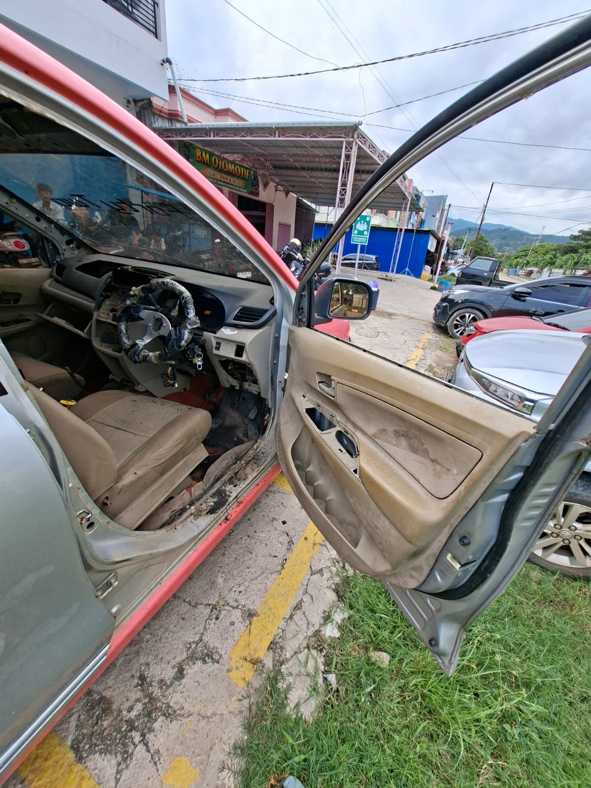 DAIHATSU  XENIA  R