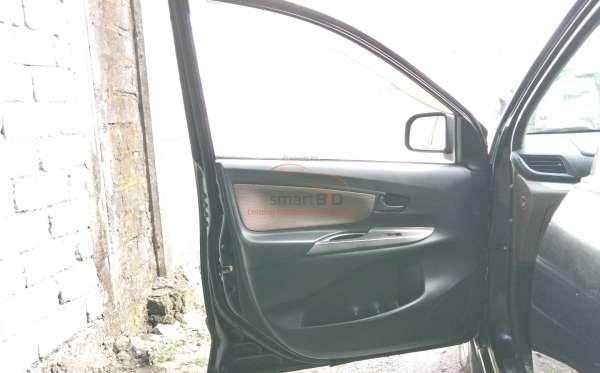TOYOTA AVANZA