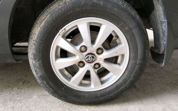 TOYOTA AVANZA