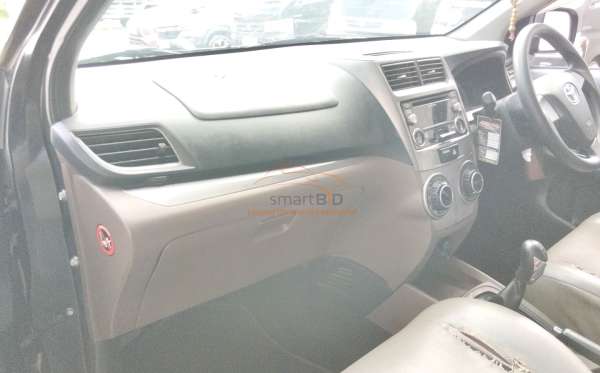 TOYOTA AVANZA