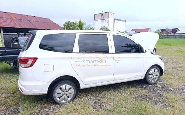 WULING CONFERO
