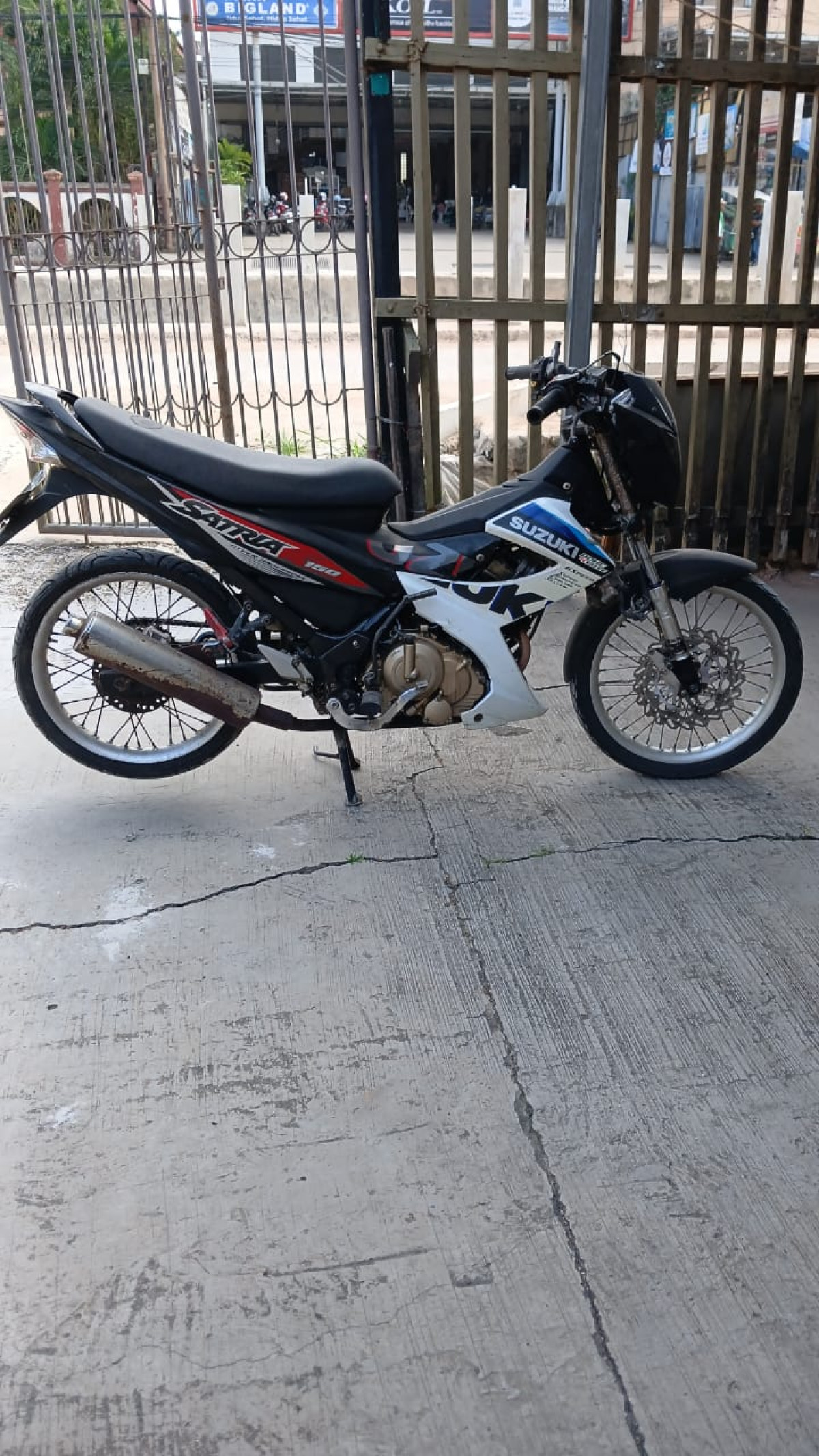 SUZUKI SATRIA