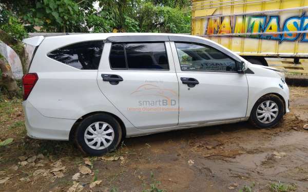 DAIHATSU  SIGRA  M