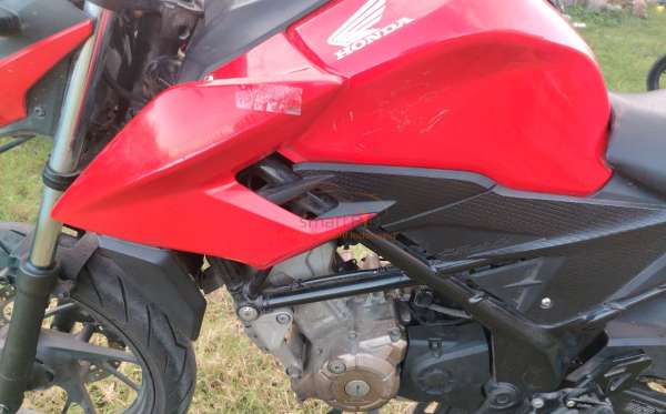 HONDA  CB 150 R
