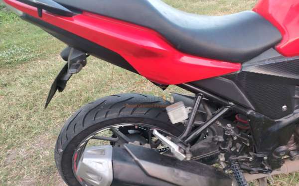 HONDA  CB 150 R