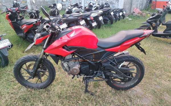 HONDA  CB 150 R