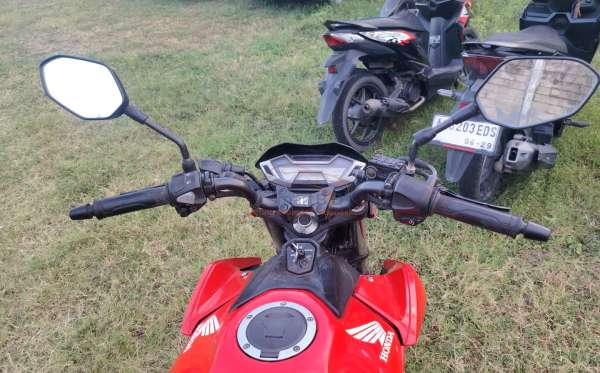 HONDA  CB 150 R