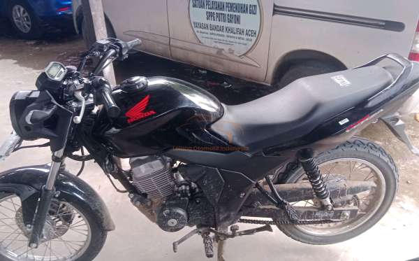 HONDA  CB 150 Verza