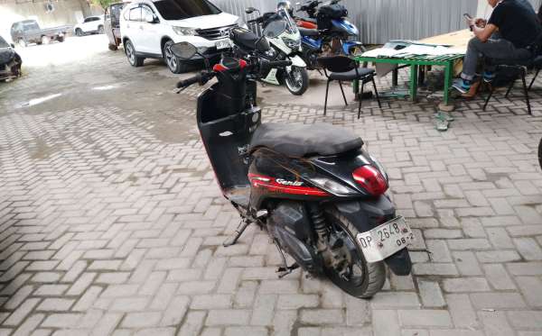 HONDA  GENIO