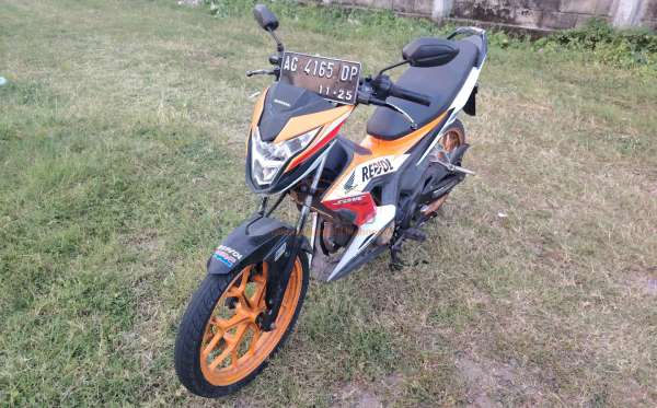 HONDA SONIC 150 R