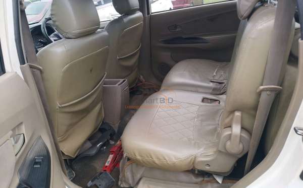 TOYOTA AVANZA