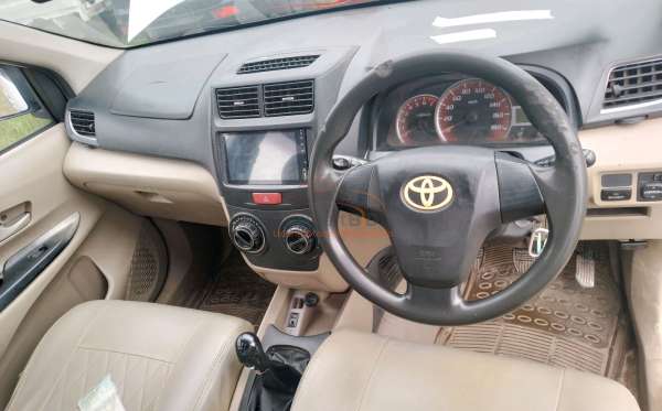 TOYOTA AVANZA