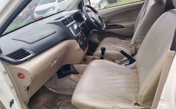 TOYOTA AVANZA
