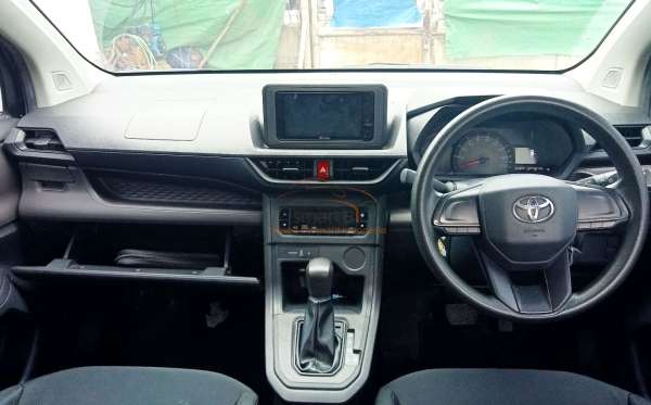 TOYOTA AVANZA 1.3 E