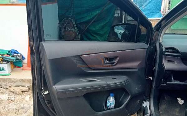TOYOTA AVANZA 1.3 E