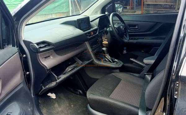 TOYOTA AVANZA 1.3 E