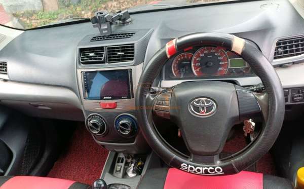 TOYOTA AVANZA