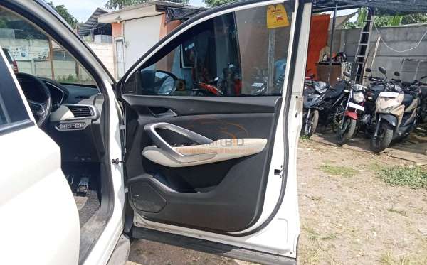 WULING Almaz 1.5LT LUX + SC CVT (4X2) A/T