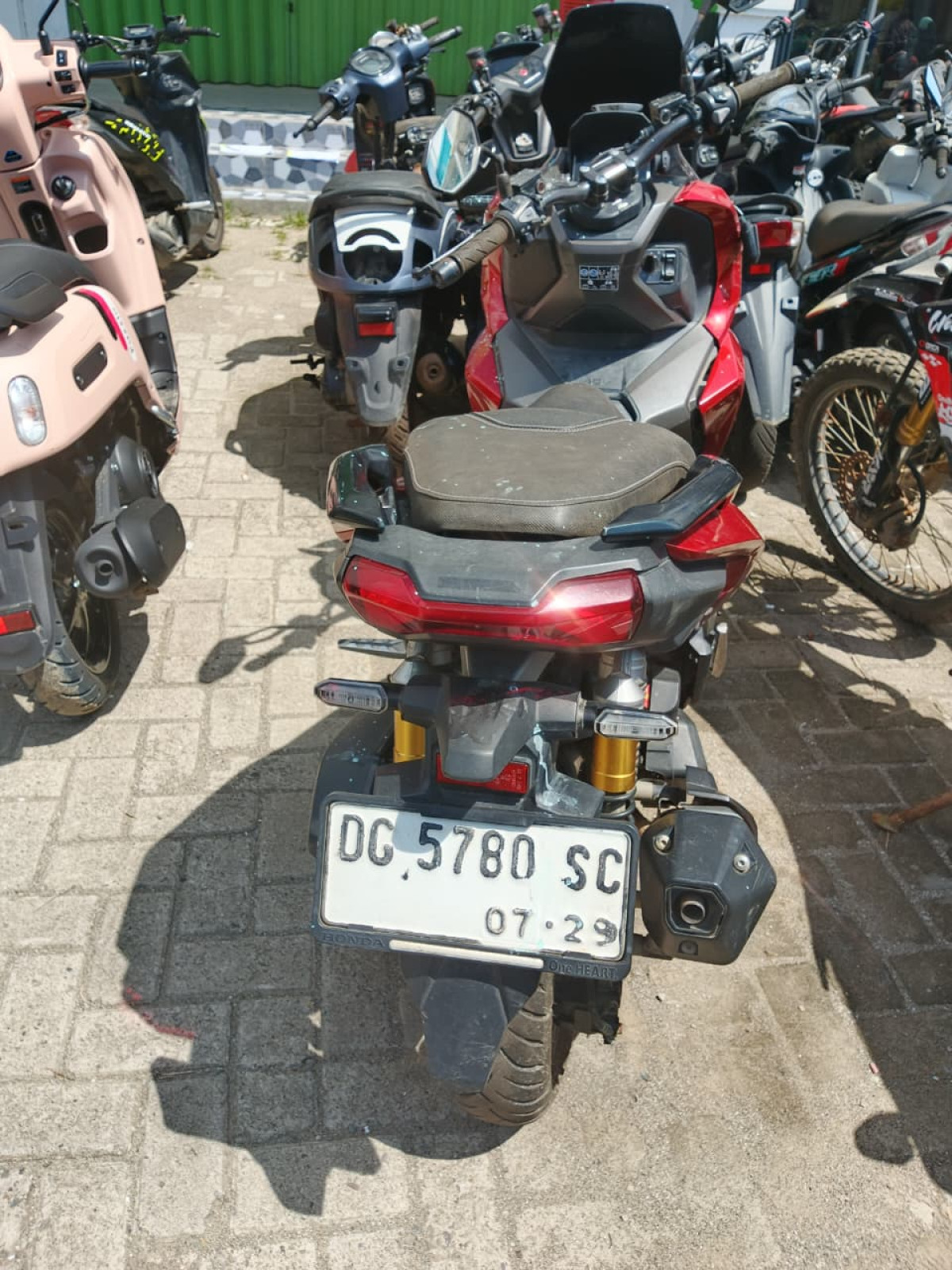 HONDA ADV