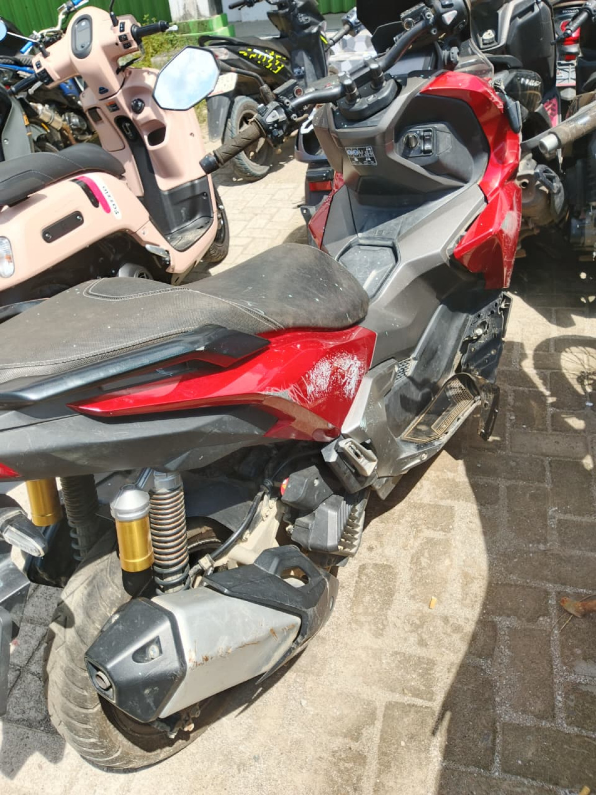 HONDA ADV